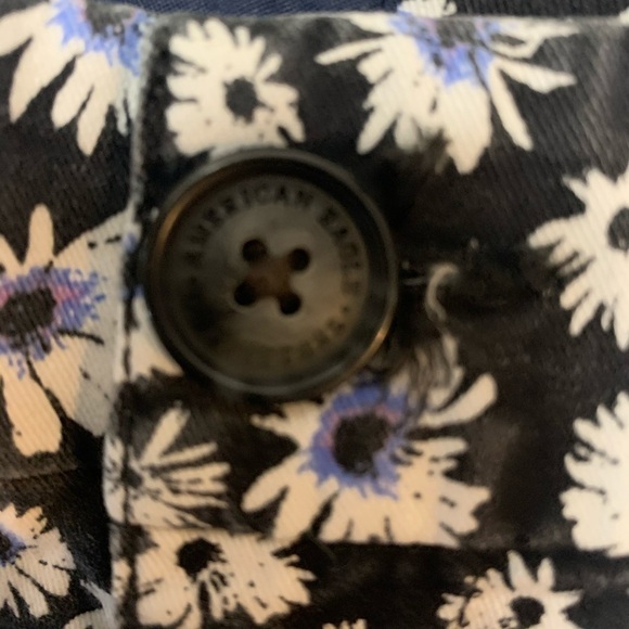American Eagle Outfitters cotton shorts, daisies, size 8 - Picture 7 of 10